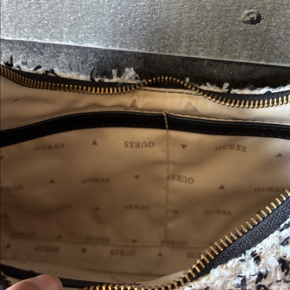 Guess Shoulder Bag - Picture 7 of 9